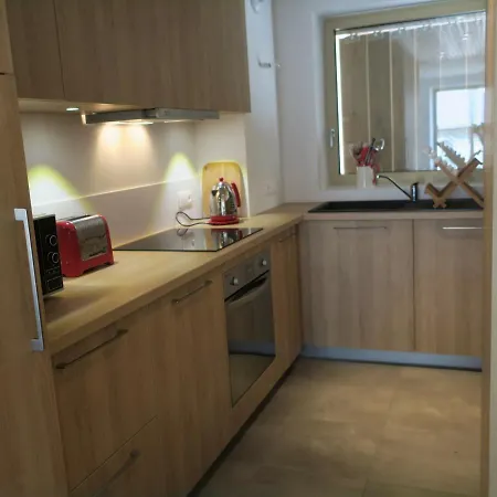 Confort Et Modernite: 60m² Pour 4 Personnes Avec Balcon, Wifi, Proche Du Centre Et Pistes. - Fr-1-198-164 *
